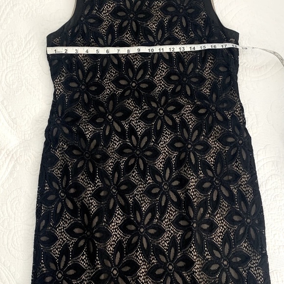 R & M Richard Black lace patterned overlay sheath cocktail dress Size 14 - Picture 3 of 8